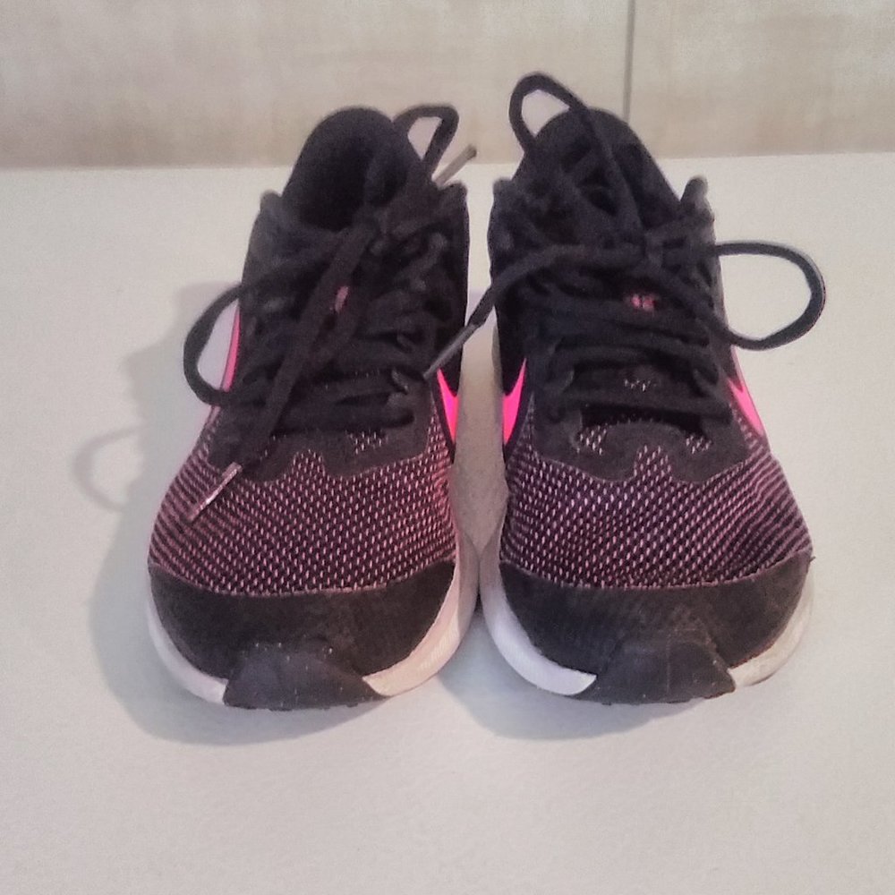 Nike Downshifter Black W/ Pink Design Sneaker Gem